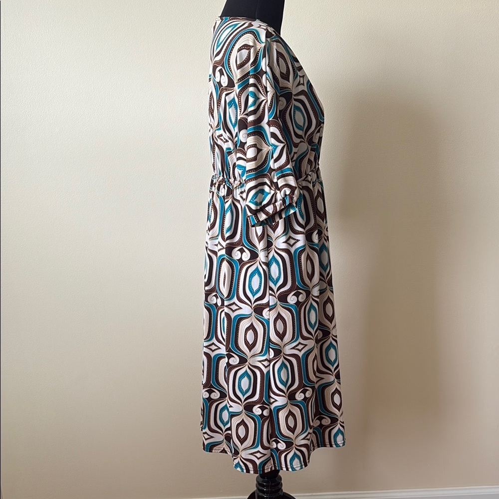 ❤️3/$15❤️ Geometric Print Midi Dress - Picture 4 of 9